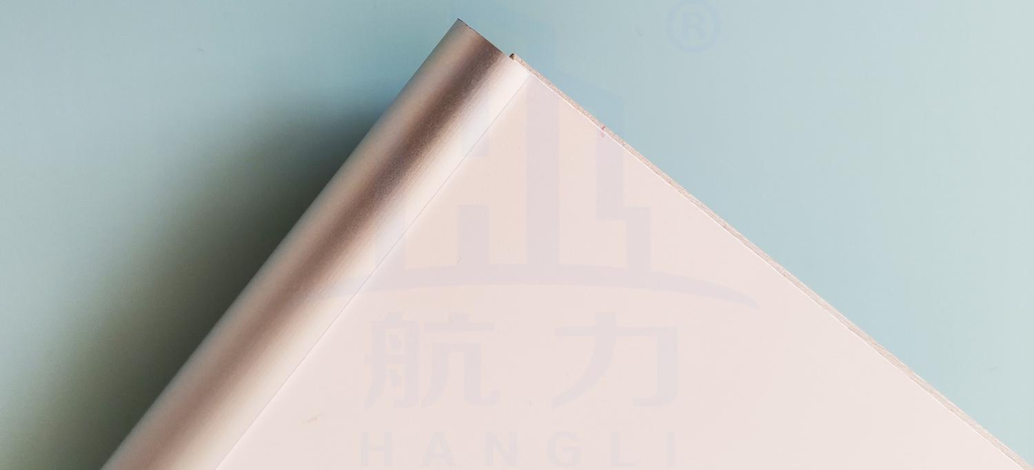 以石英纖維防火板為基材；  ●綠色環(huán)保，無甲醛、無石棉；  ●A級(jí)阻燃，防火、防潮；  ●堅(jiān)固耐用，超長(zhǎng)壽命；  ●質(zhì)輕高強(qiáng)、隔音隔熱；  ●裝配式安裝，省時(shí)、省力、經(jīng)濟(jì)；  ●表面涂層使用納米無機(jī)涂料，抗菌、防腐、防蛀、易清潔；
